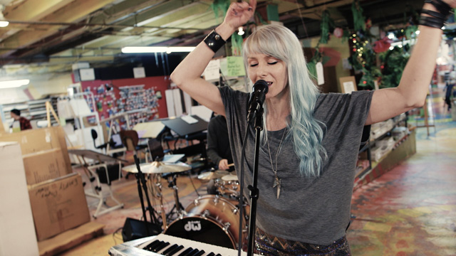 Art Zone: Purr Gato performs 'Let the Beat Go'