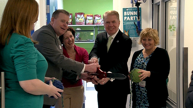 Mayor Ed Murray introduces remodeled cat and critter suites at Seattle Animal Shelter