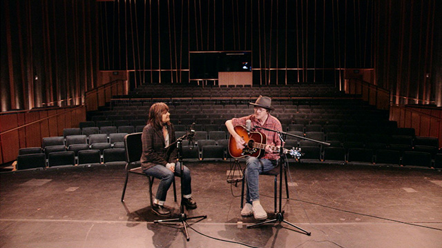 Pete Droge & Elaine Summers perform 'Unsinkable'