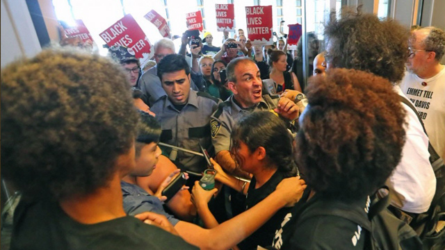 Seattle Times presents the 2016 Pictures of the Year Town Square: Seattle Times Presents 2016 Pictures of the Year
