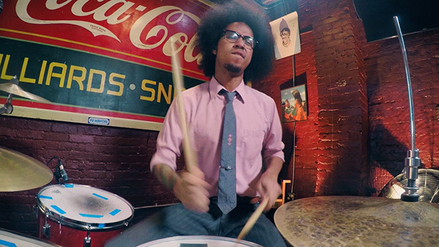 Art Zone: Breaks and Swells perform 'Don't Tell Me'