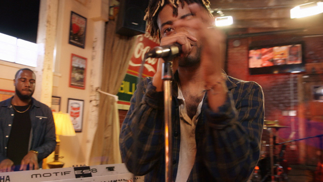 Art Zone: Cosmos performs 'Mixed Signals'