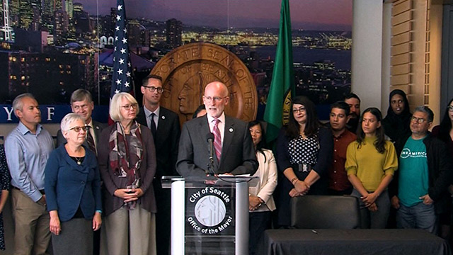Mayor signs executive order expanding language access for City services
