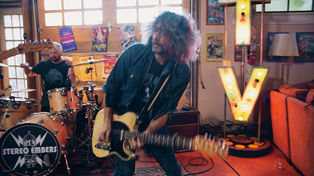 Art Zone: Stereo Embers performs 'The Pull'