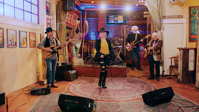 Art Zone: Ron Bailey & The Tangents featuring Caela Bailey perform 'Take It to The Market'