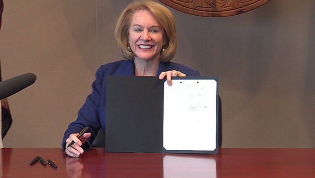 Mayor pens resolution endorsing fees on state's largest corporate polluters