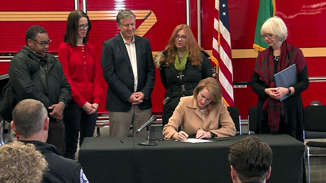 Mayor Durkan signs Seattle's 2019-2020 budget into law