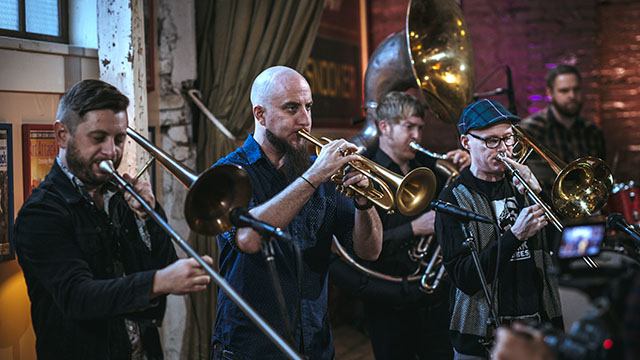 Art Zone: 45th Street Brass performs "Sea in the Sky"