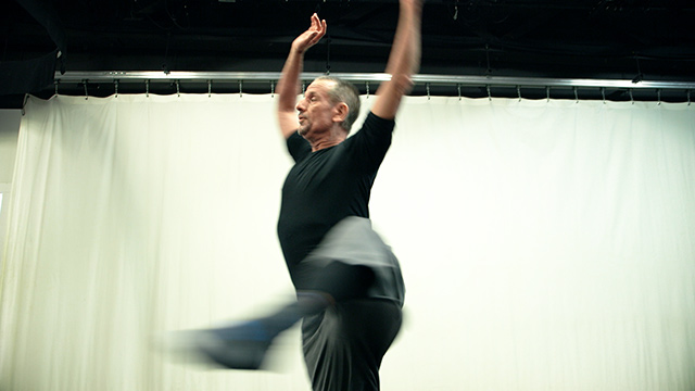 370 people create one solo dance