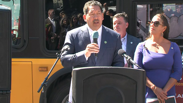 Mayor kicks off new RapidRide G Line with federal & local partners