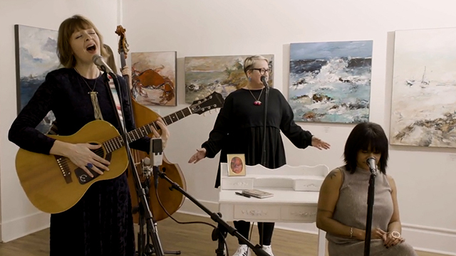 Art Zone Performance: Tekla Waterfield & Jeff Fielder perform “Keep It Upbeat”